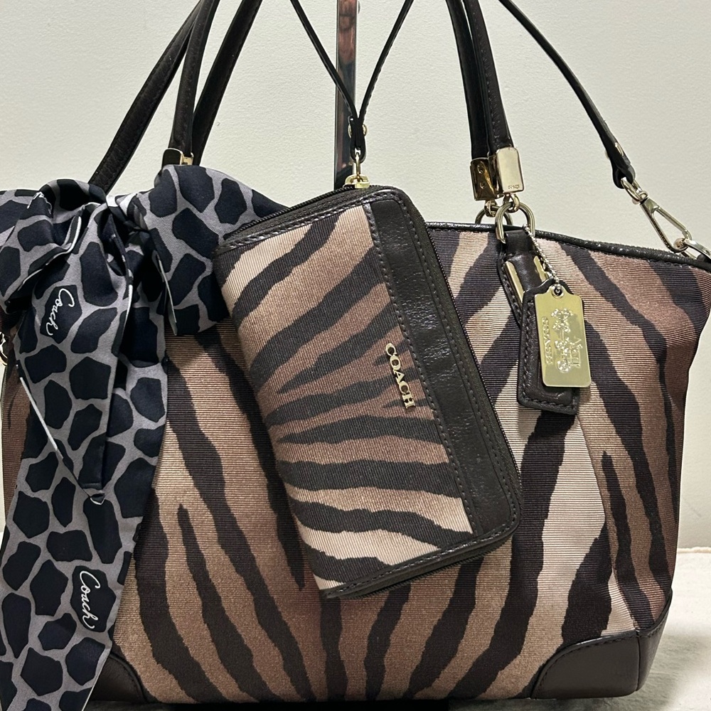 COACH Madison Kelsey Animal Print Jacquard w/Leather Trim Satchel/Crossbody Bag - Picture 14 of 14
